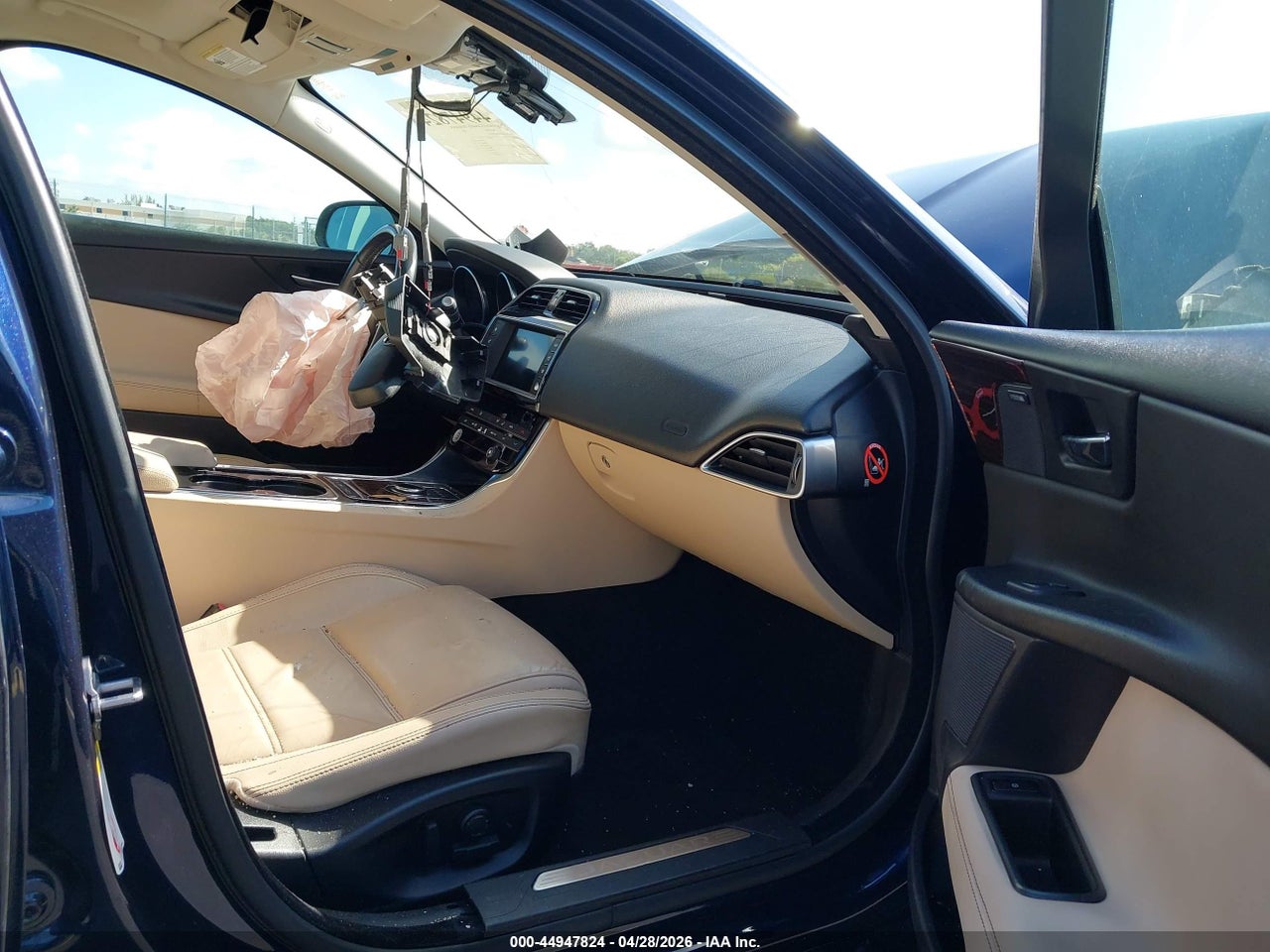 2017 JAGUAR XE 25T PRESTIGE · 5/10