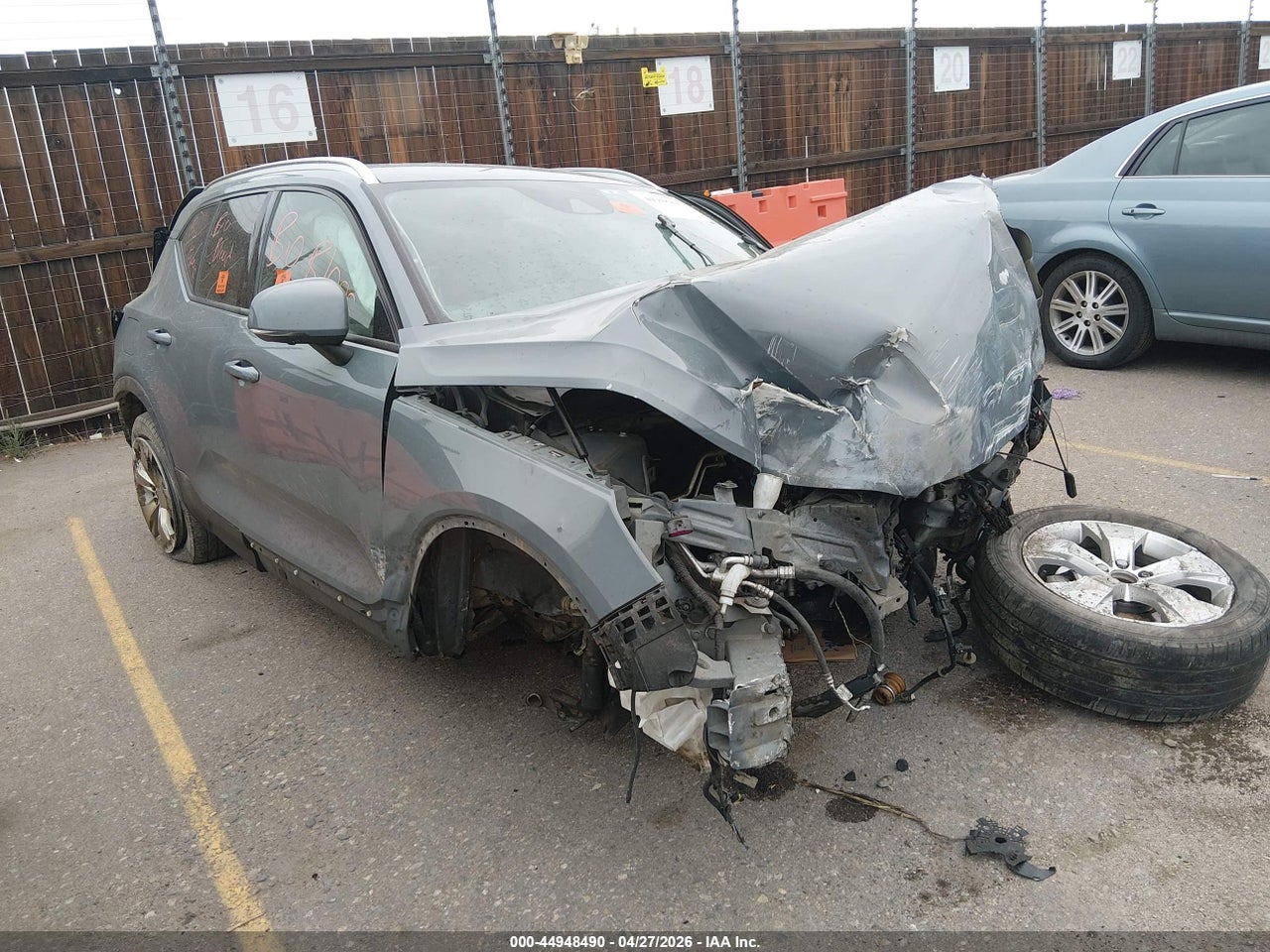 YV4162UK4M2****** · 2021 VOLVO XC40 T5 MOMENTUM