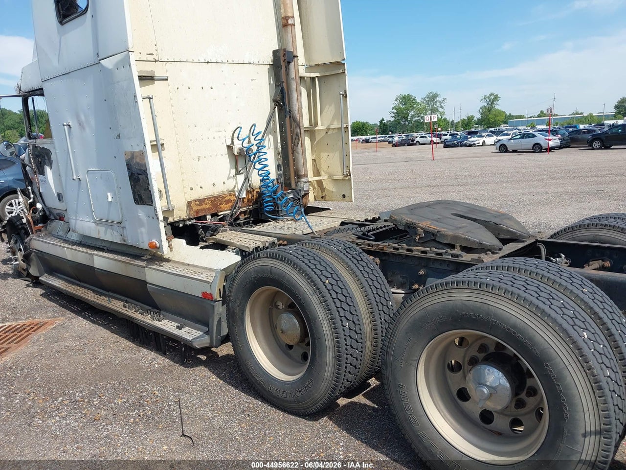 2000 FREIGHTLINER CONVENTIONAL FLD120 · 4/11
