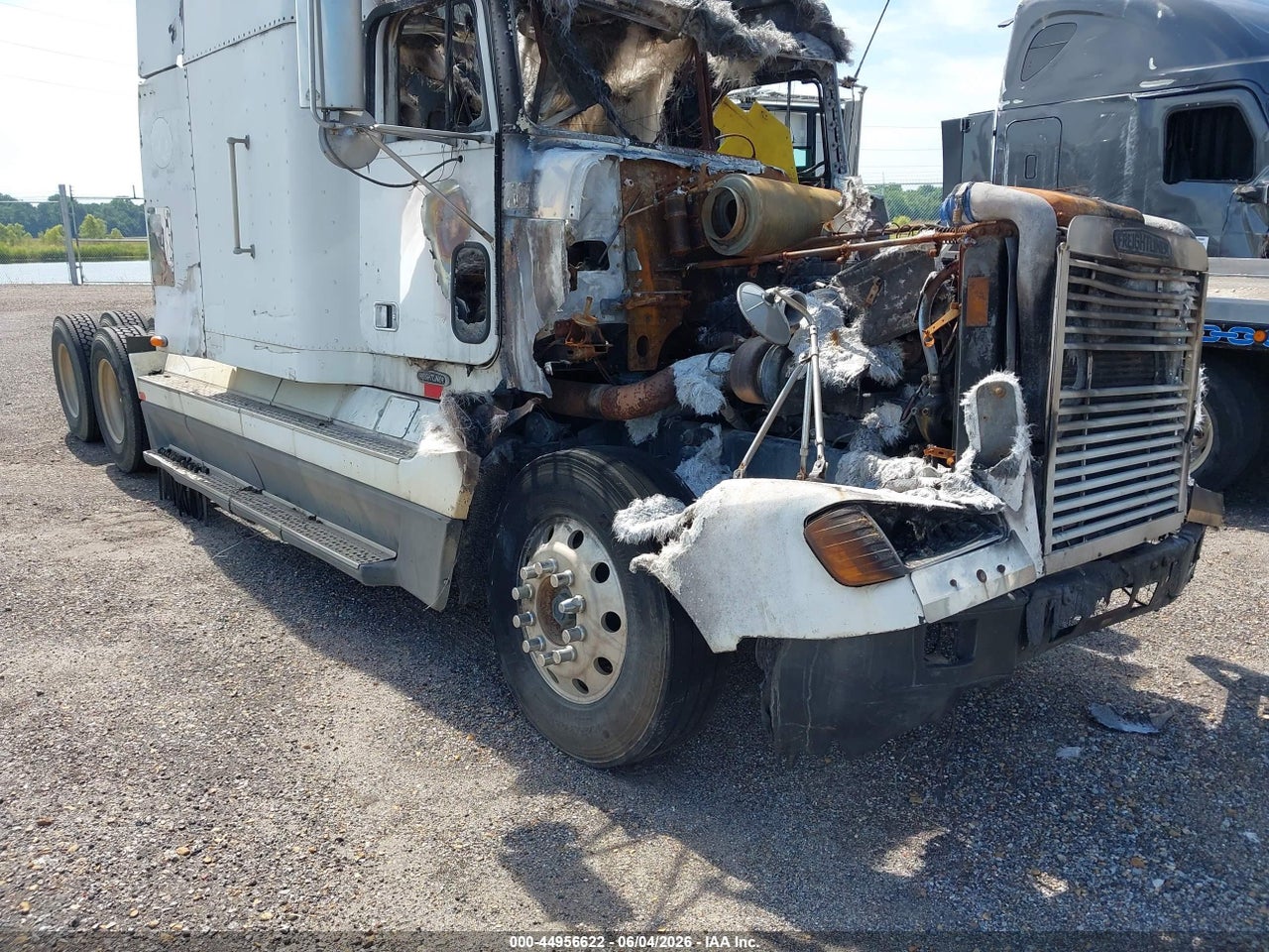 2000 FREIGHTLINER CONVENTIONAL FLD120 · 2/11