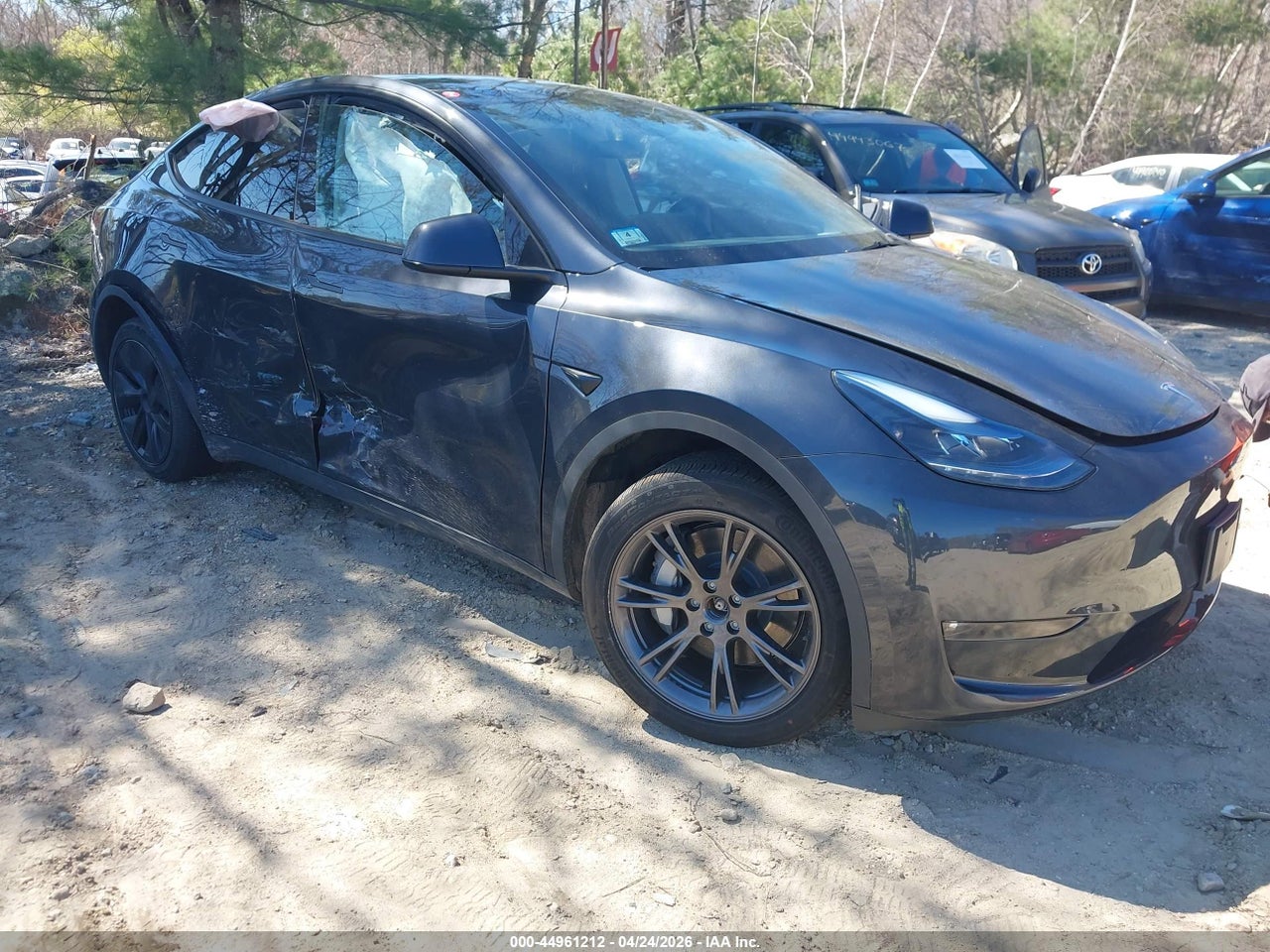 7SAYGDEE4SF****** · 2025 TESLA MODEL Y LONG RANGE DUAL MOTOR ALL-WHEEL DRIVE