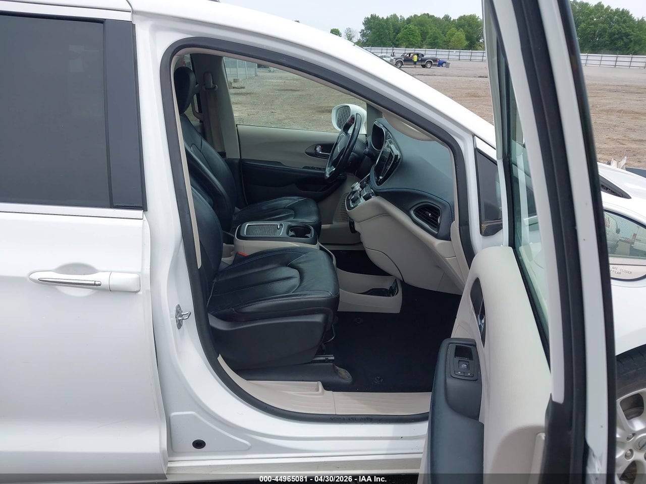 2021 CHRYSLER PACIFICA TOURING L · 5/11