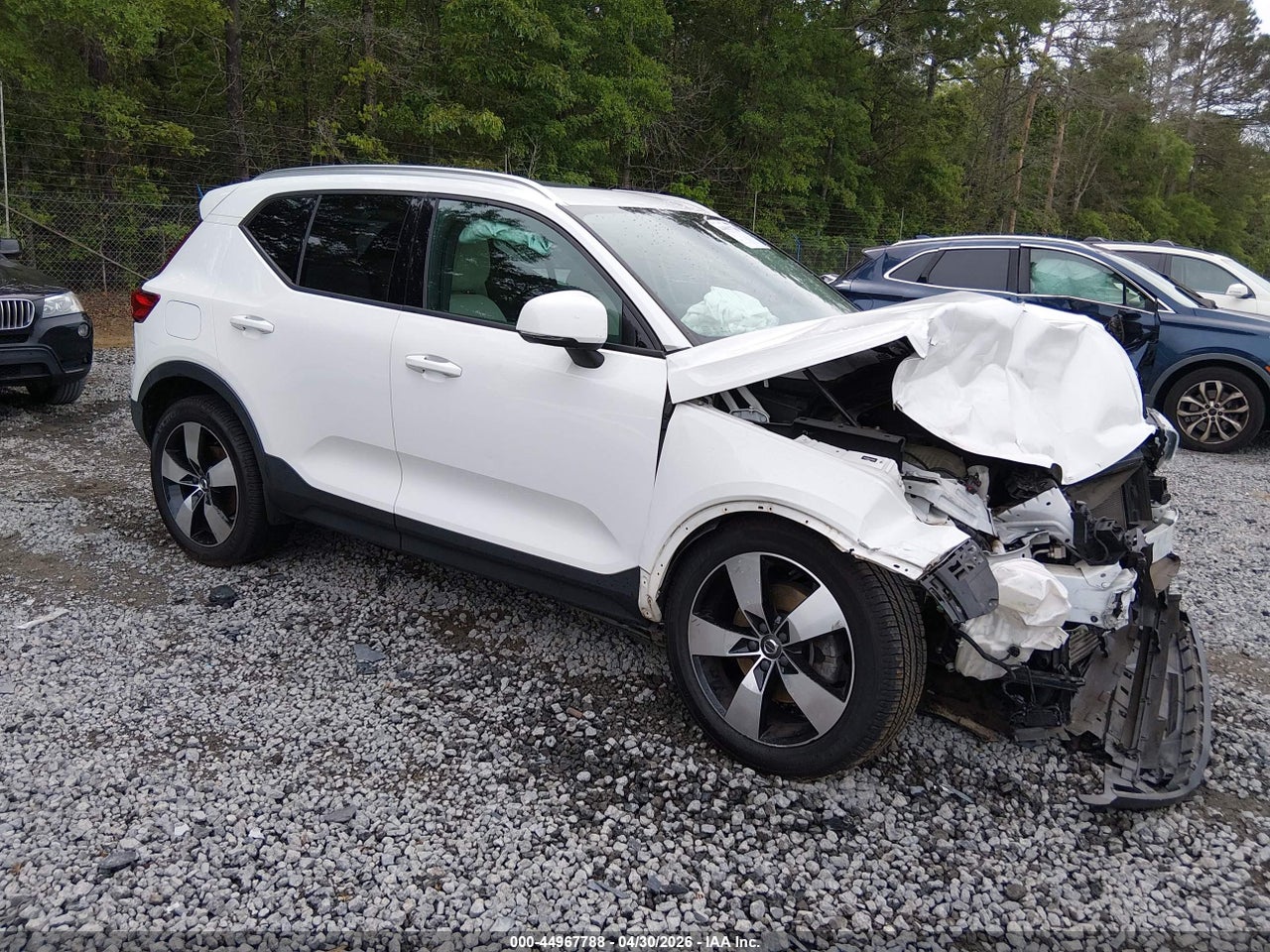 YV4AC2HK2L2****** · 2020 VOLVO XC40 T4 MOMENTUM