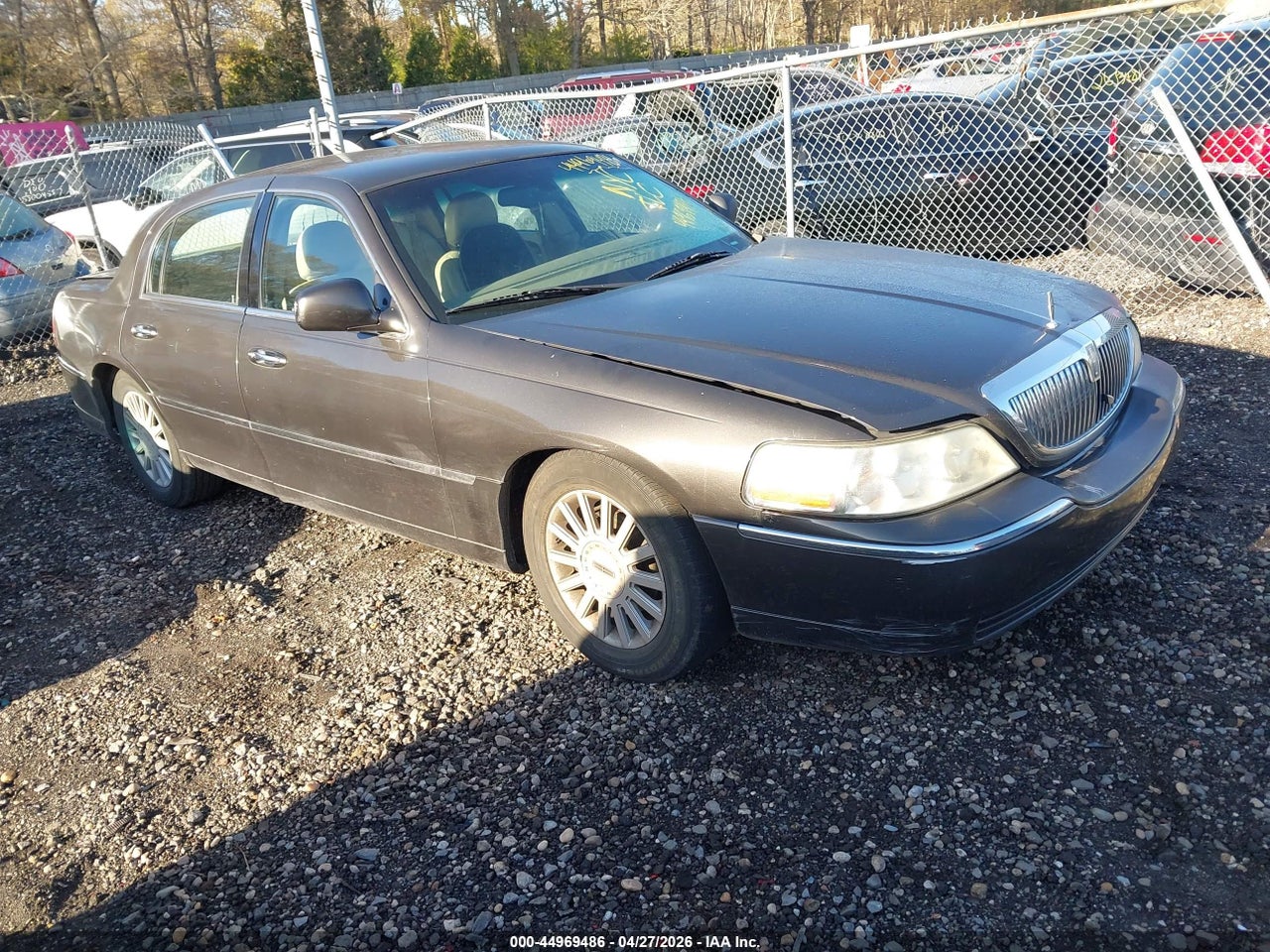 1LNHM82W75Y****** · 2005 LINCOLN TOWN CAR SIGNATURE LIMITED