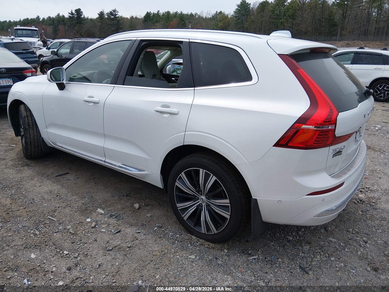 2023 VOLVO XC60 B5 PLUS BRIGHT THEME · 3/11