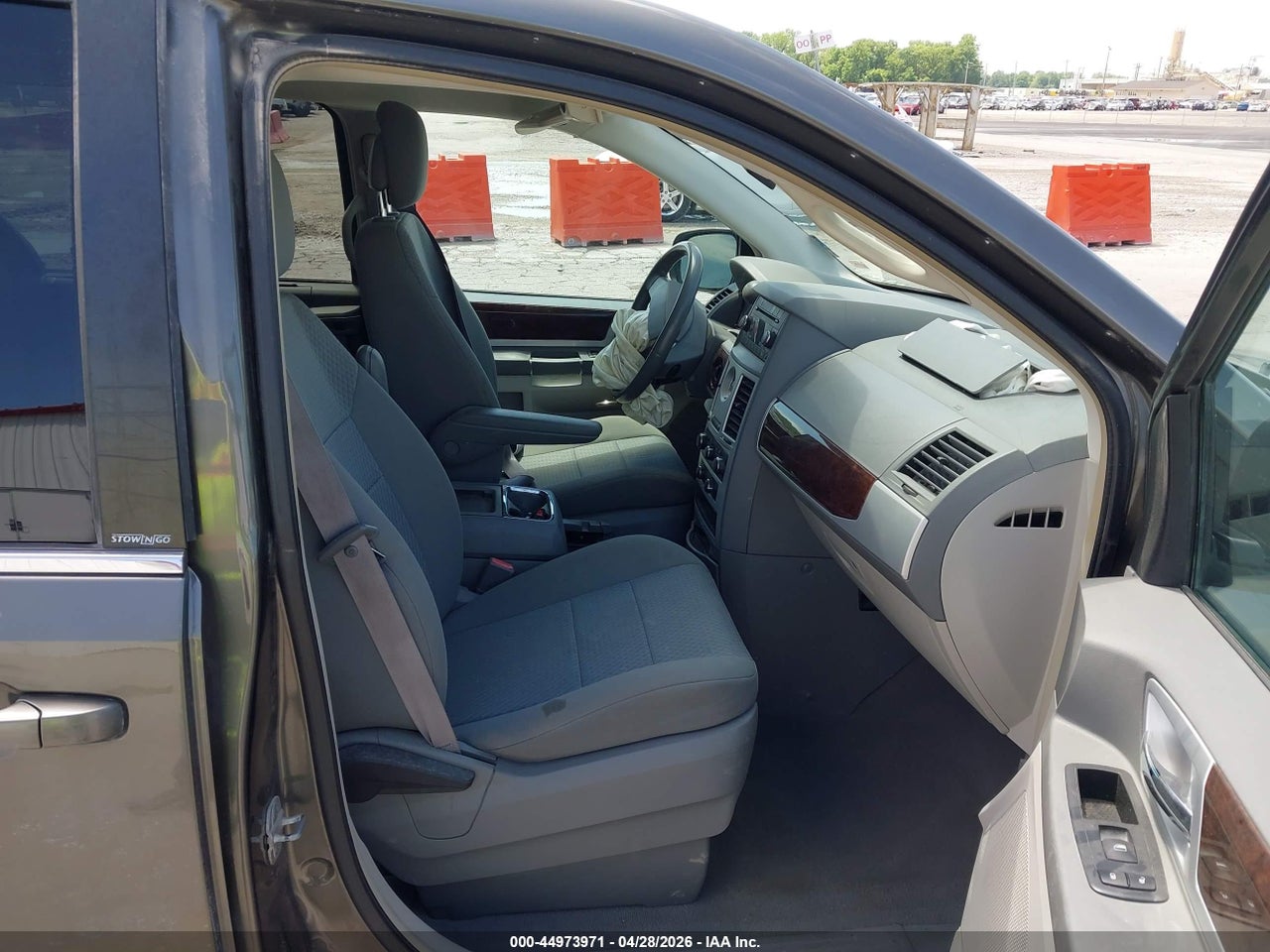 2010 CHRYSLER TOWN &amp; COUNTRY TOURING · 5/11