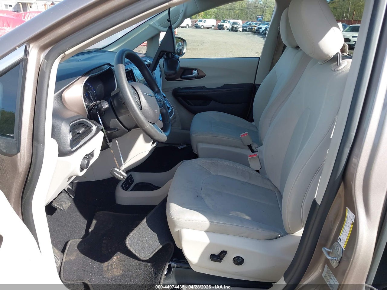 2017 CHRYSLER PACIFICA TOURING · 5/11