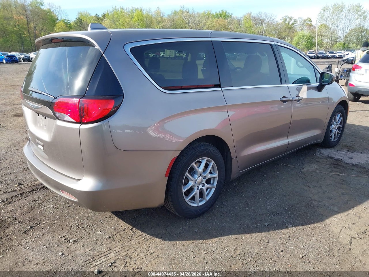 2017 CHRYSLER PACIFICA TOURING · 4/11