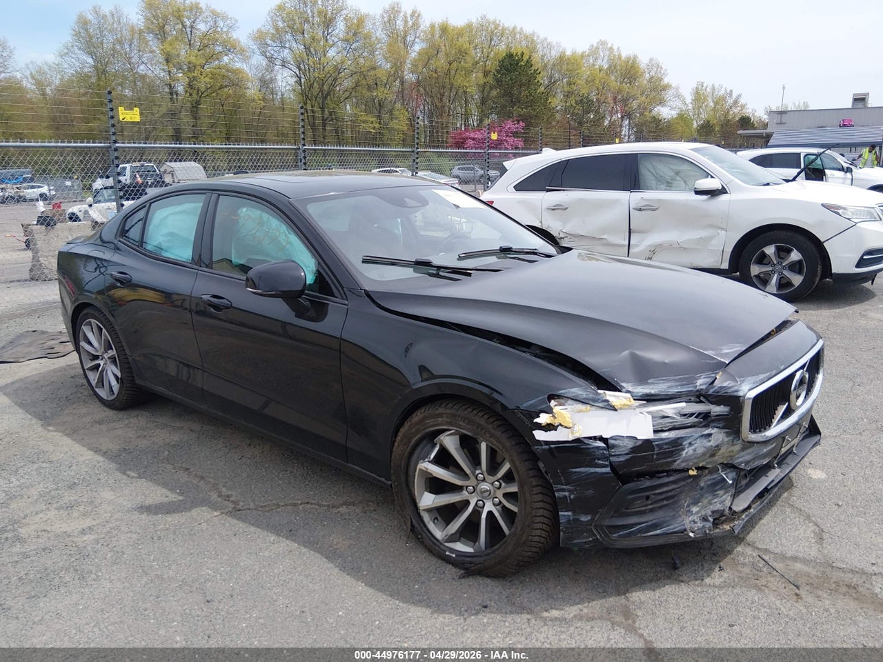 7JR102FK6KG****** · 2019 VOLVO S60 T5 MOMENTUM