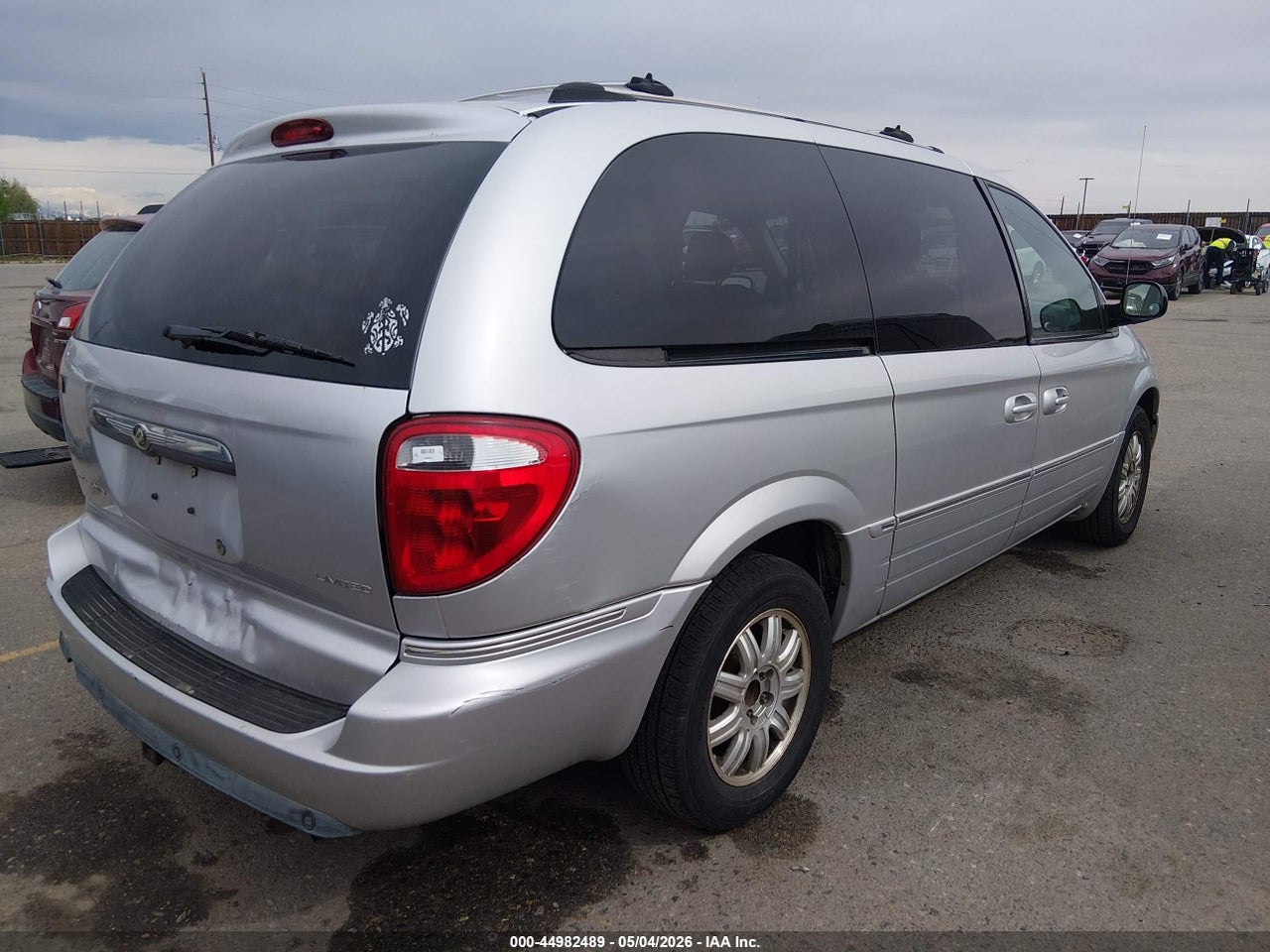 2005 CHRYSLER TOWN &amp; COUNTRY LIMITED · 4/11