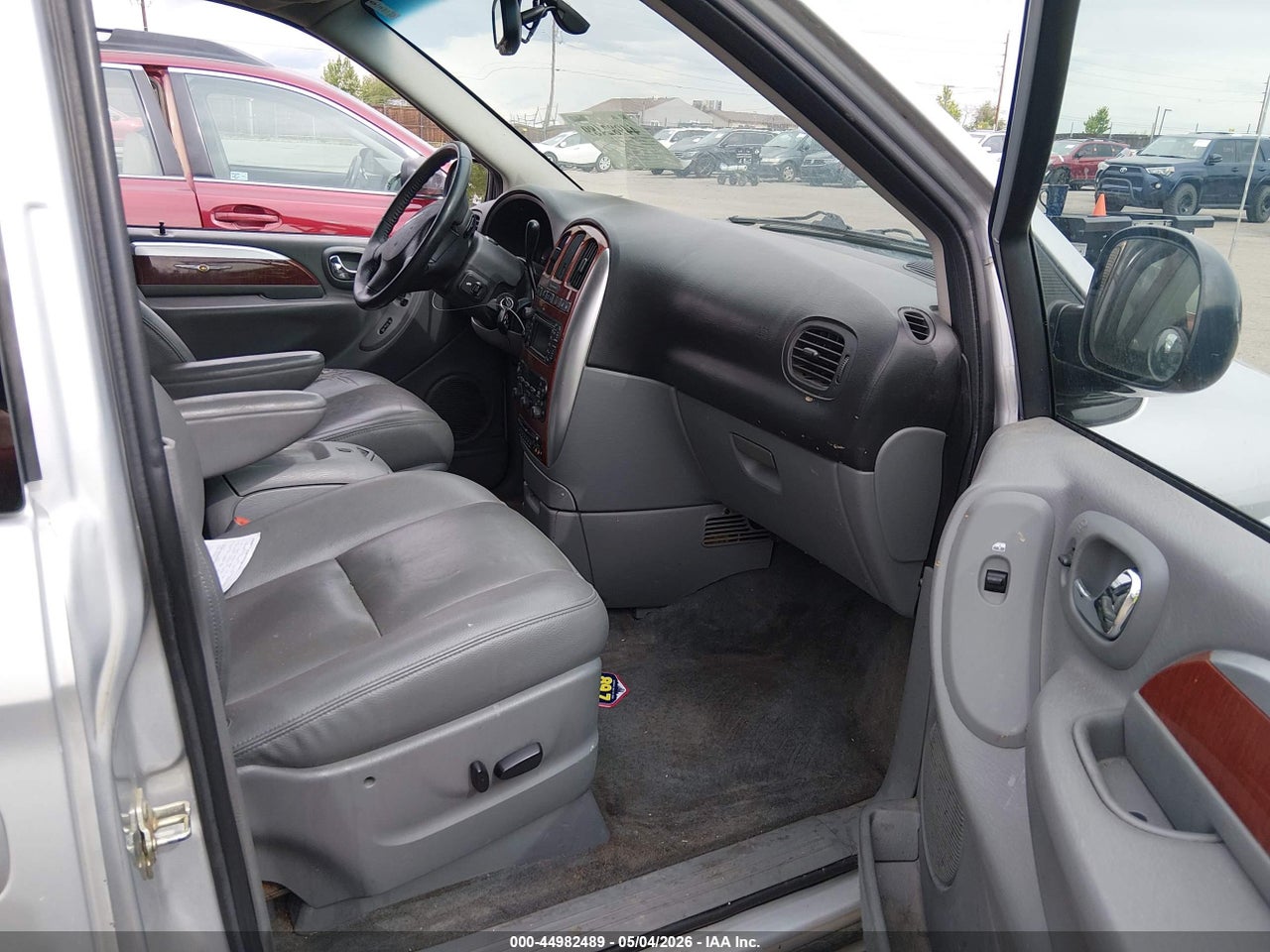 2005 CHRYSLER TOWN &amp; COUNTRY LIMITED · 5/11