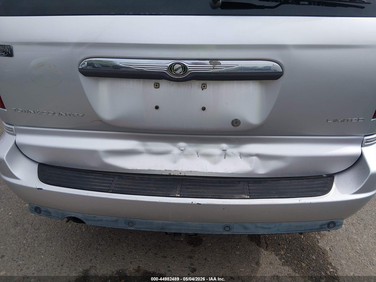 2005 CHRYSLER TOWN &amp; COUNTRY LIMITED · 6/11