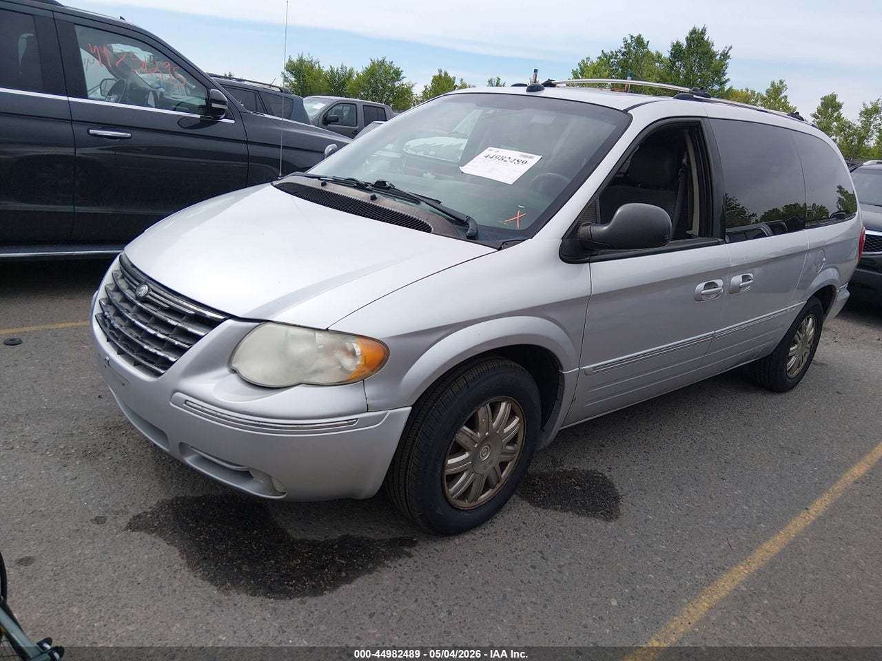 2005 CHRYSLER TOWN &amp; COUNTRY LIMITED · 2/11