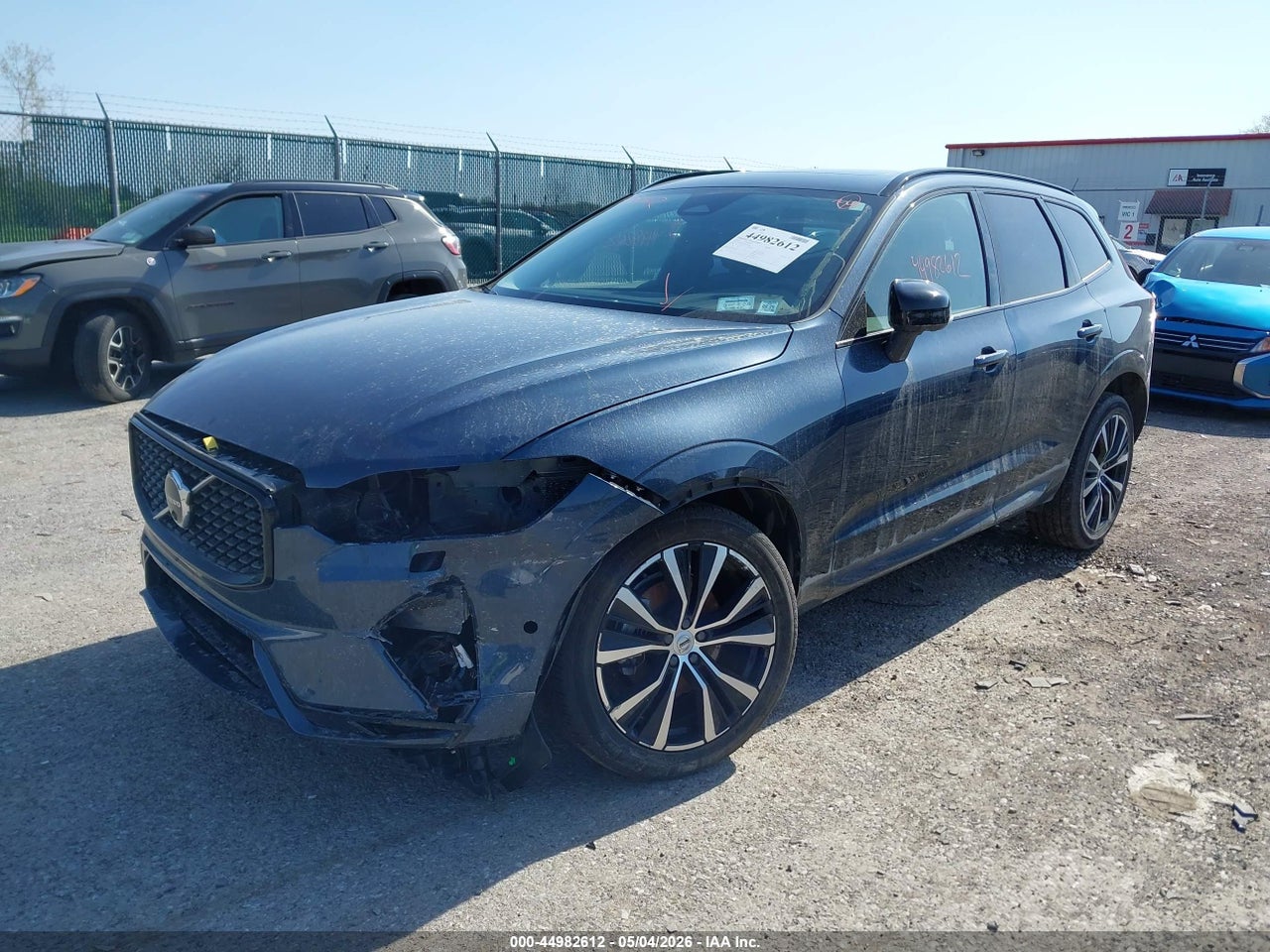 2025 VOLVO XC60 B5 PLUS · 2/11