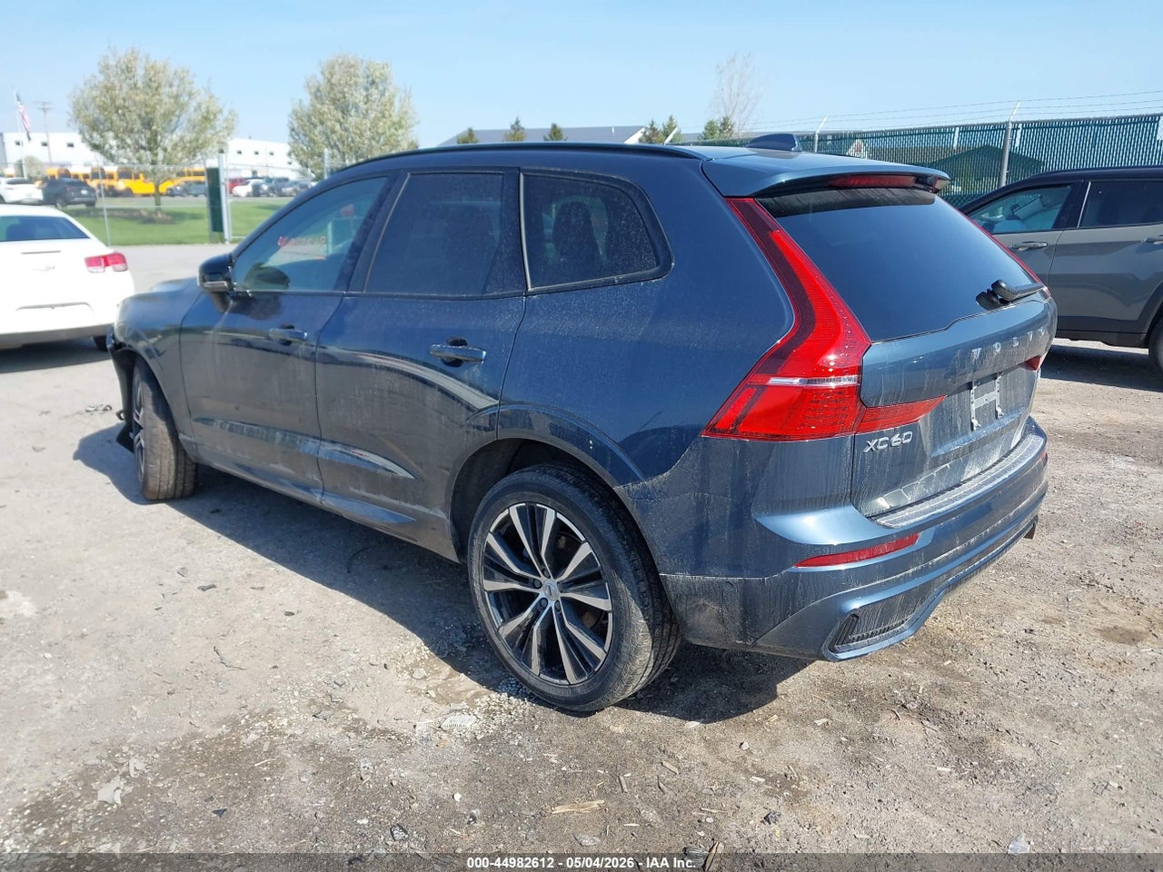 2025 VOLVO XC60 B5 PLUS · 3/11