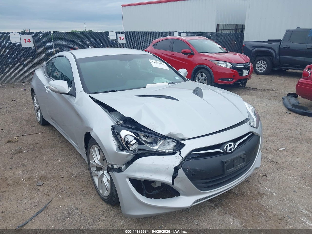 KMHHT6KJ0GU****** · 2016 HYUNDAI GENESIS 3.8 BASE