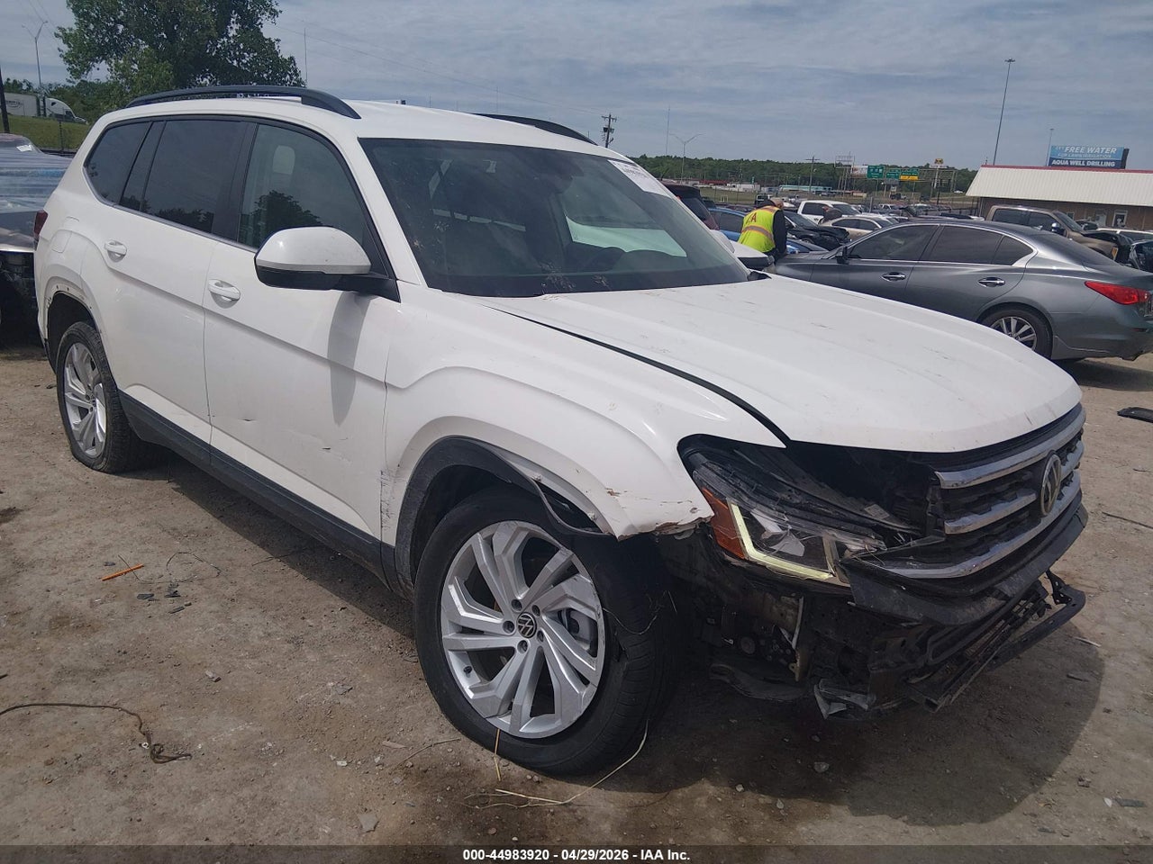 1V2WR2CA5PC****** · 2023 VOLKSWAGEN ATLAS 3.6L V6 SE W/TECHNOLOGY