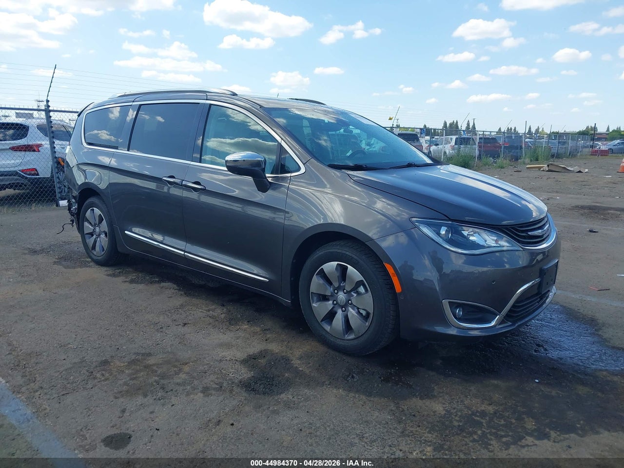 2C4RC1N73KR****** · 2019 CHRYSLER PACIFICA HYBRID LIMITED