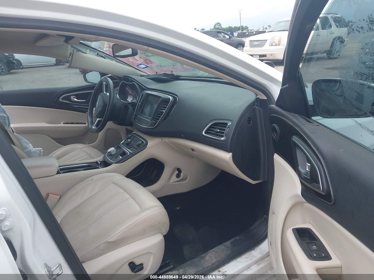 2016 CHRYSLER 200 C · 5/11