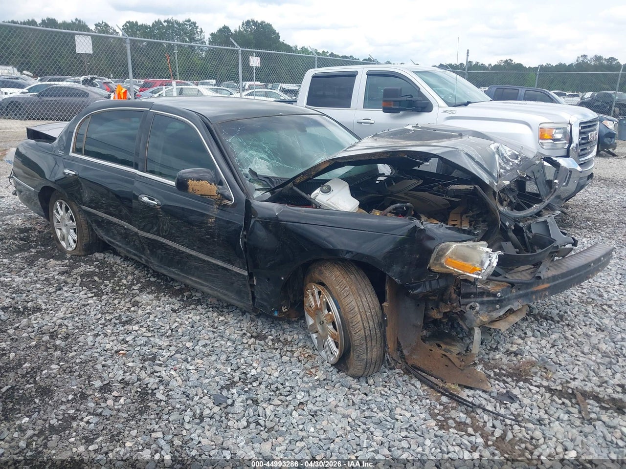 2LNBL8CV9AX****** · 2010 LINCOLN TOWN CAR SIGNATURE LIMITED
