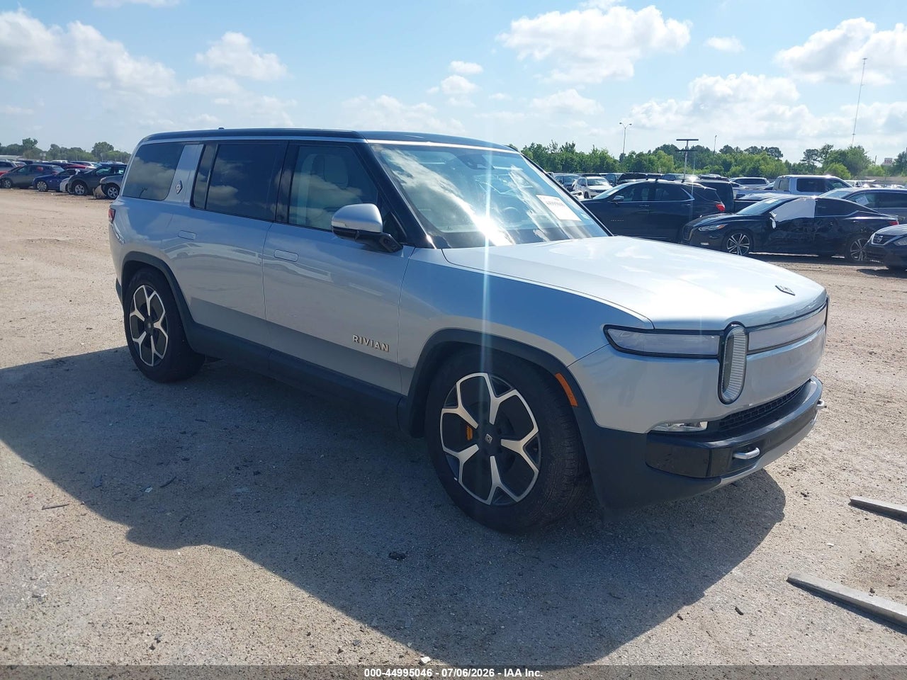 7PDSGABA1RN****** · 2024 RIVIAN R1S ADVENTURE QUAD MOTOR LARGE PACK