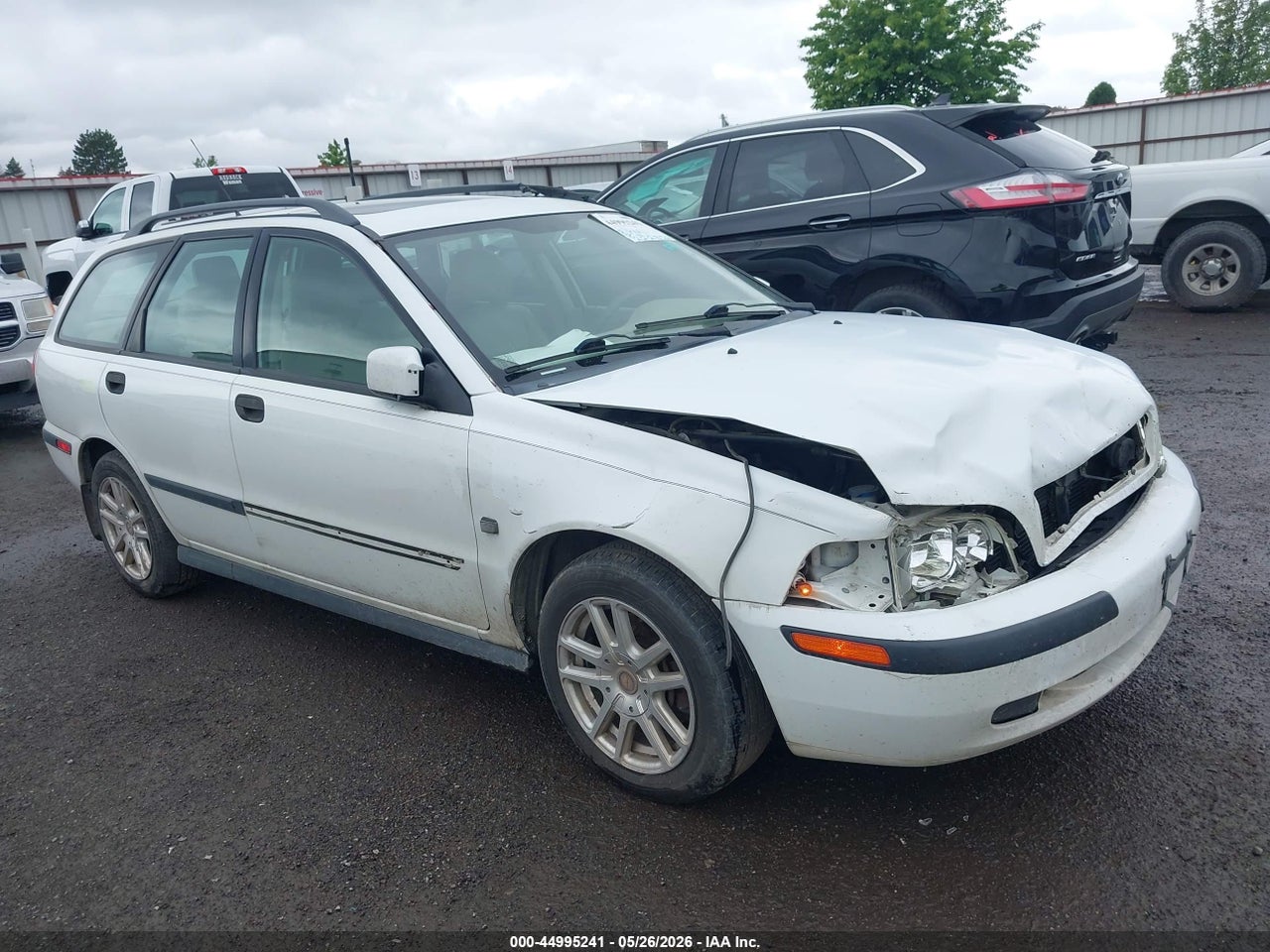 YV1VW29552F****** · 2002 VOLVO V40 A