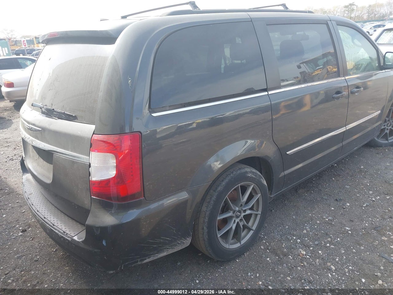 2012 CHRYSLER TOWN &amp; COUNTRY TOURING · 4/10