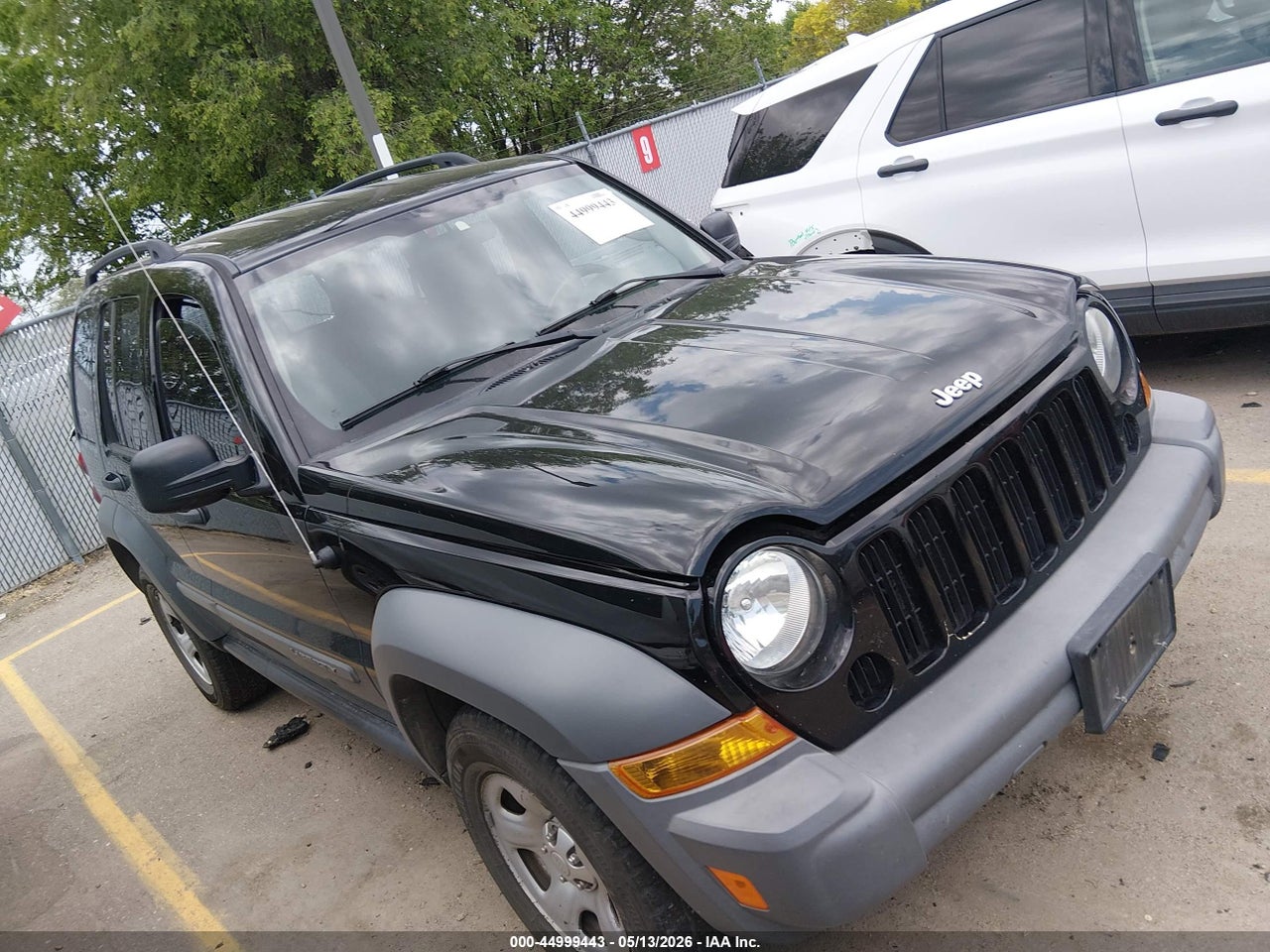 1J4GK48K85W****** · 2005 JEEP LIBERTY SPORT