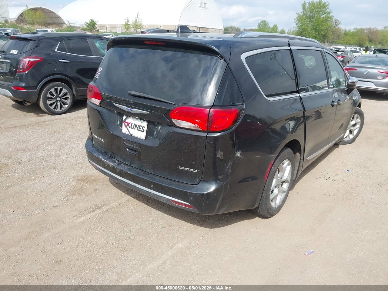 2020 CHRYSLER PACIFICA LIMITED · 4/11