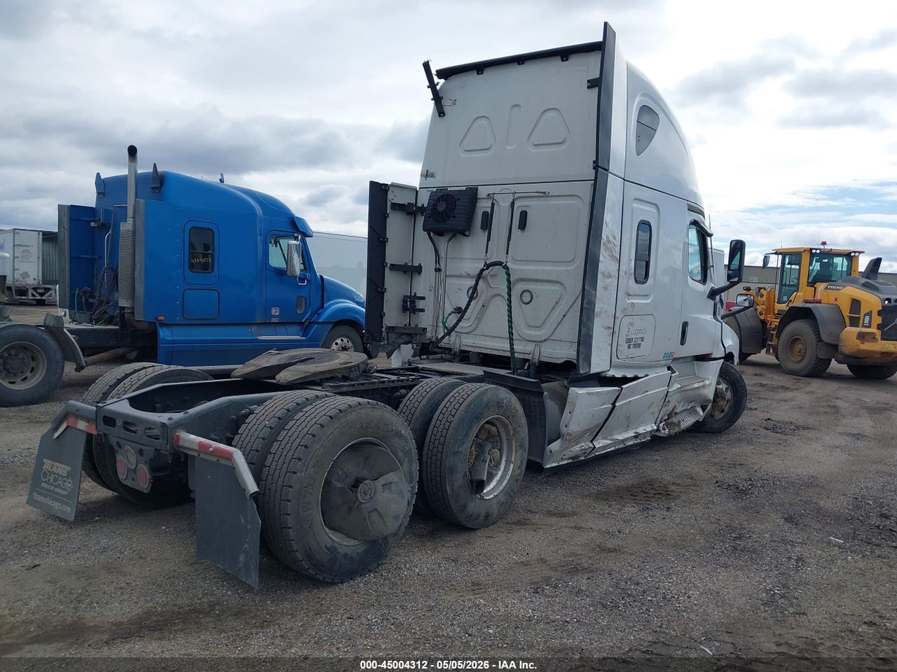 2023 FREIGHTLINER NEW CASCADIA 126 · 4/4