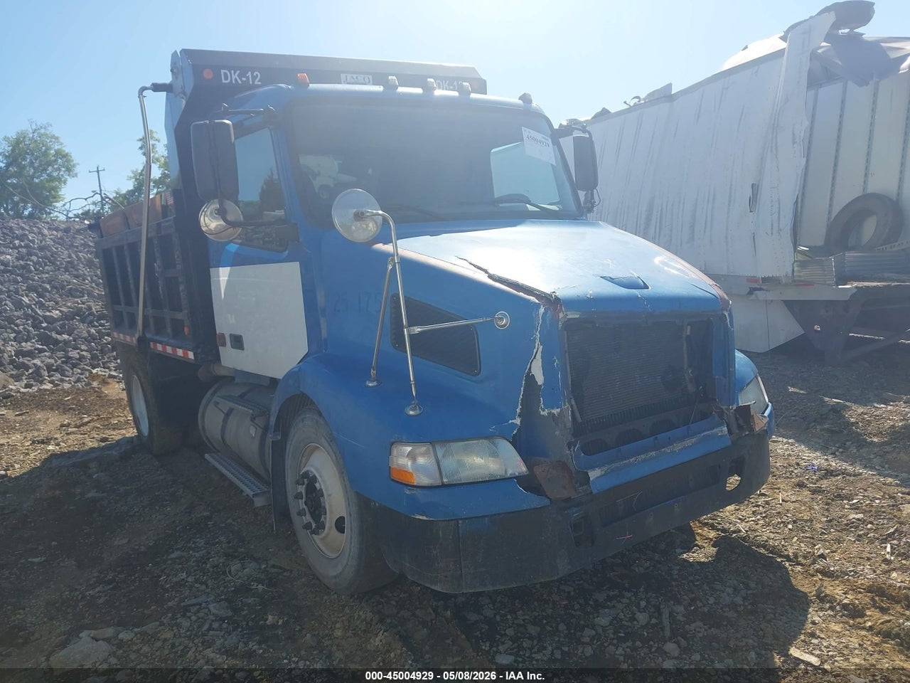 4V4M19GF66N****** · 2006 VOLVO VN VNM