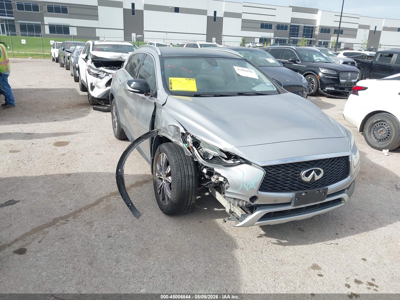 SJKCH5CR6HA****** · 2017 INFINITI QX30 PREMIUM