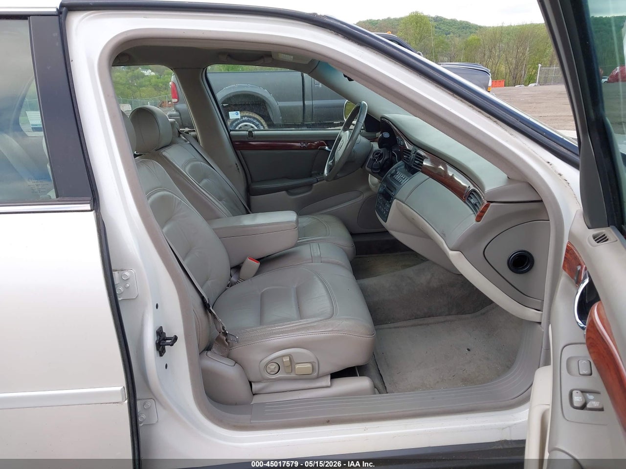2002 CADILLAC DEVILLE STANDARD · 5/11