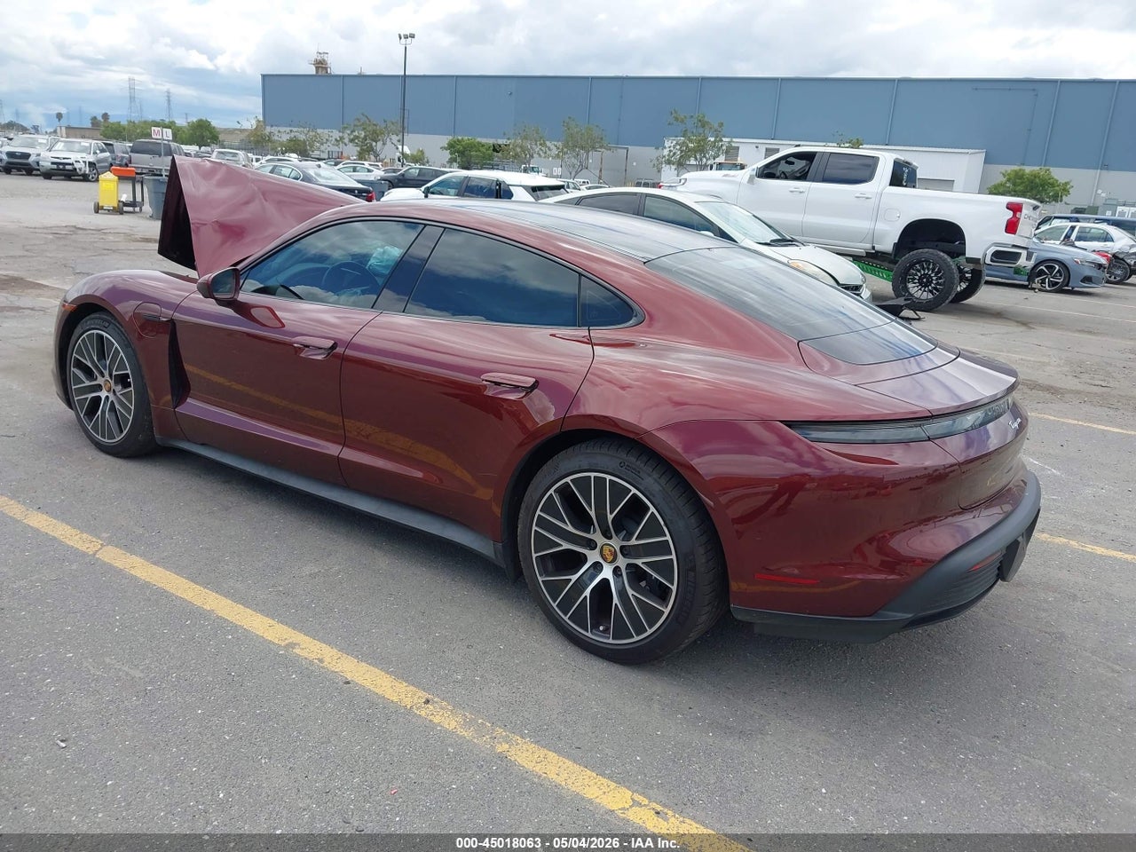 2022 PORSCHE TAYCAN   · 3/11