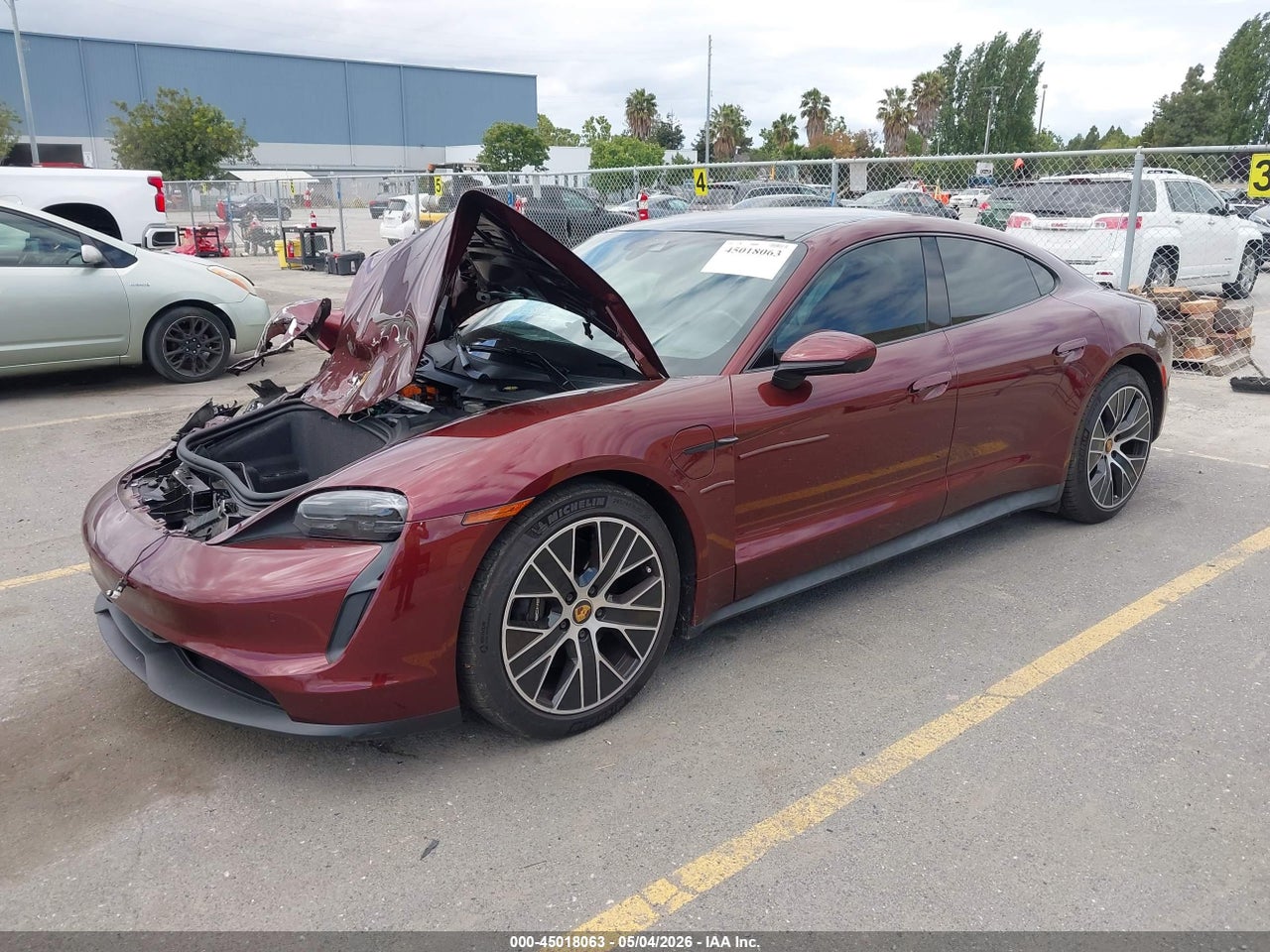 2022 PORSCHE TAYCAN   · 2/11