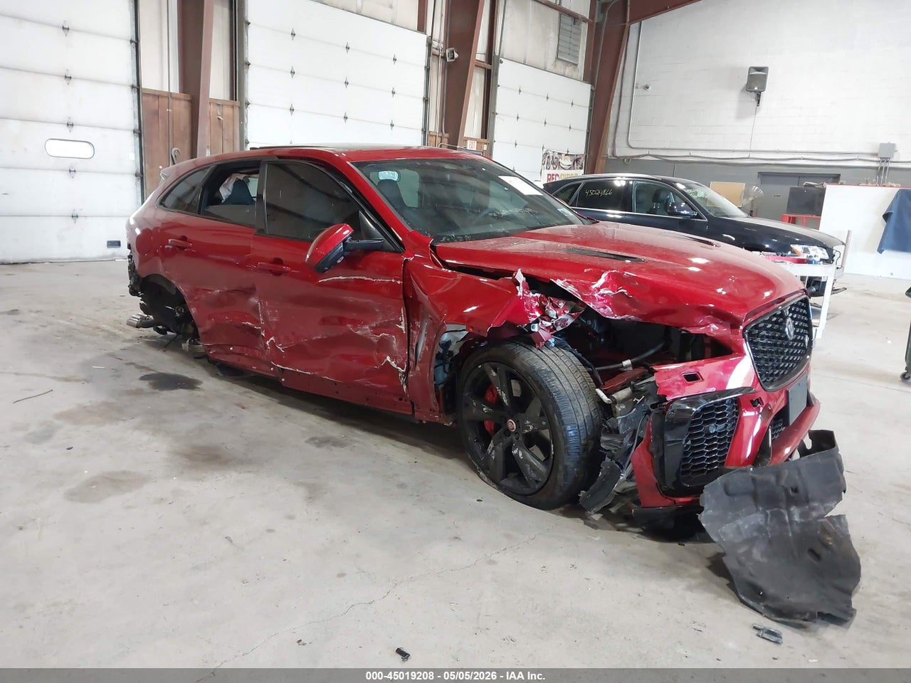 SADCZ2EE0NA****** · 2022 JAGUAR F-PACE SVR P550 AWD AUTOMATIC