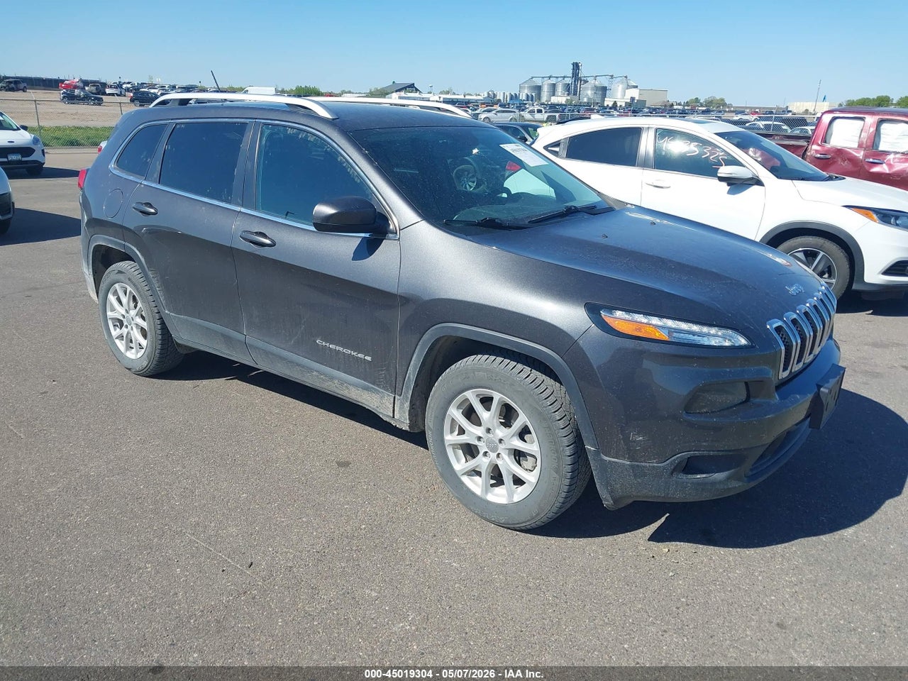 1C4PJMCB7HW****** · 2017 JEEP CHEROKEE LATITUDE 4X4