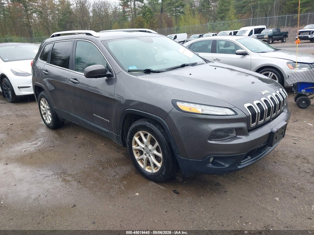1C4PJMCS6HW****** · 2017 JEEP CHEROKEE LATITUDE 4X4