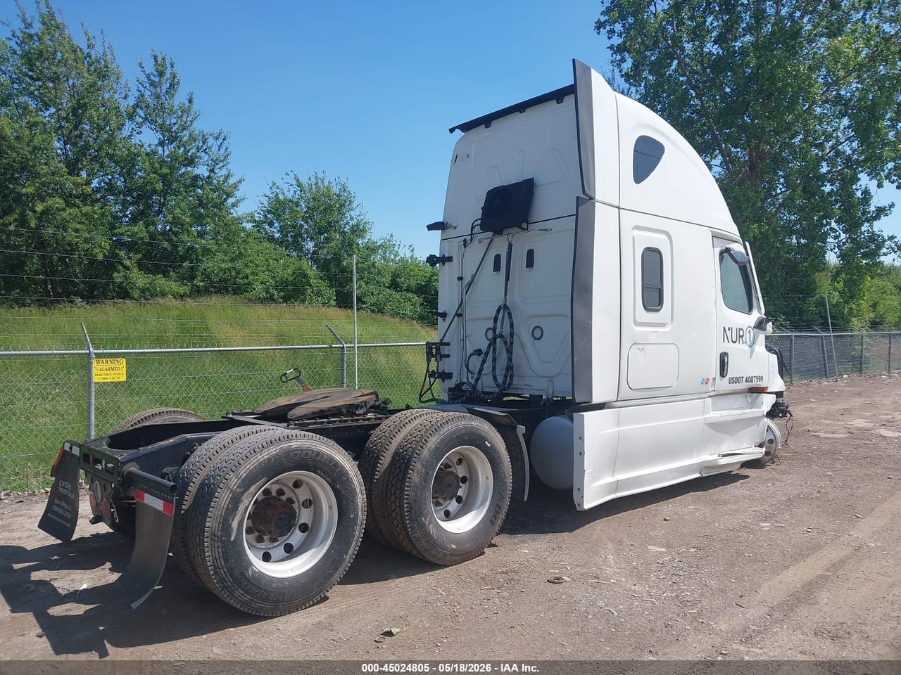 2023 FREIGHTLINER NEW CASCADIA 126 · 4/4