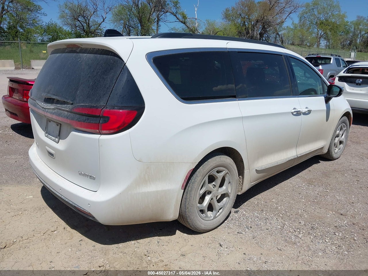 2023 CHRYSLER PACIFICA LIMITED · 4/11