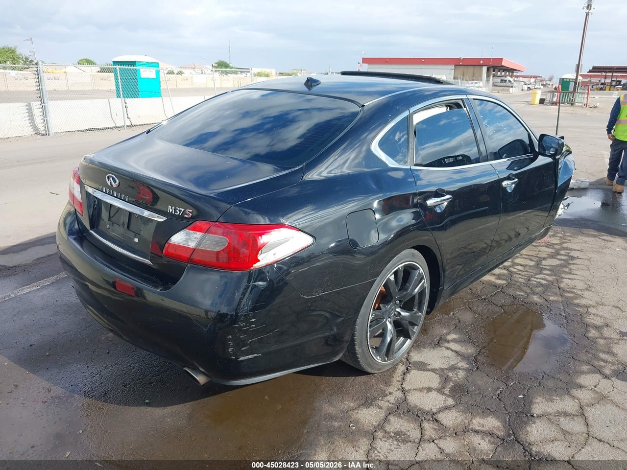 2012 INFINITI M37   · 4/10