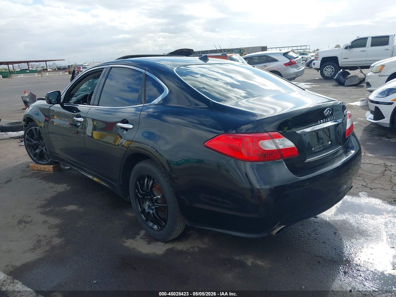 2012 INFINITI M37   · 3/10