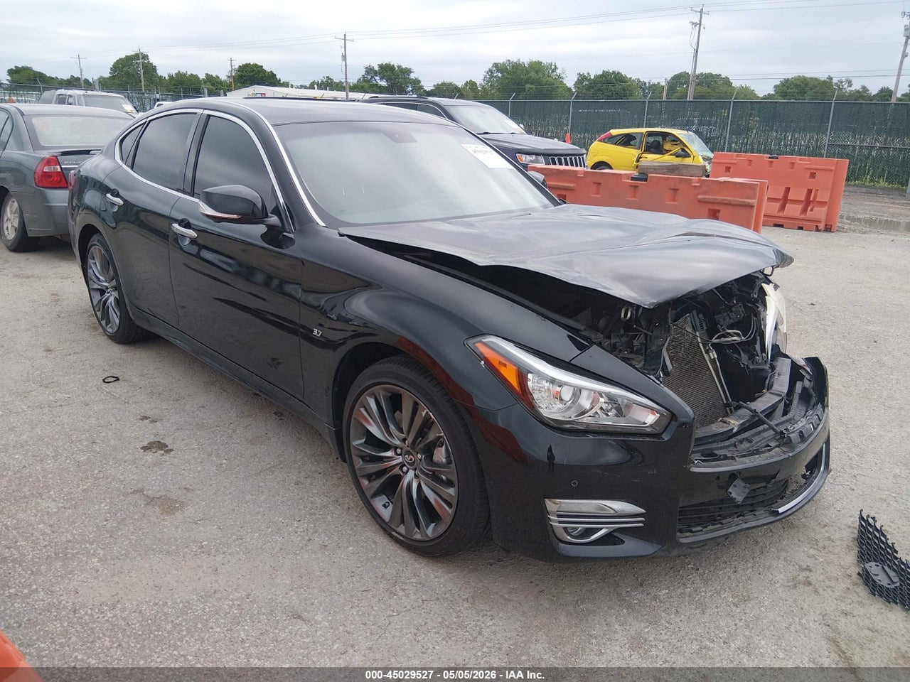 JN1BY1AR6HM****** · 2017 INFINITI Q70 3.7X