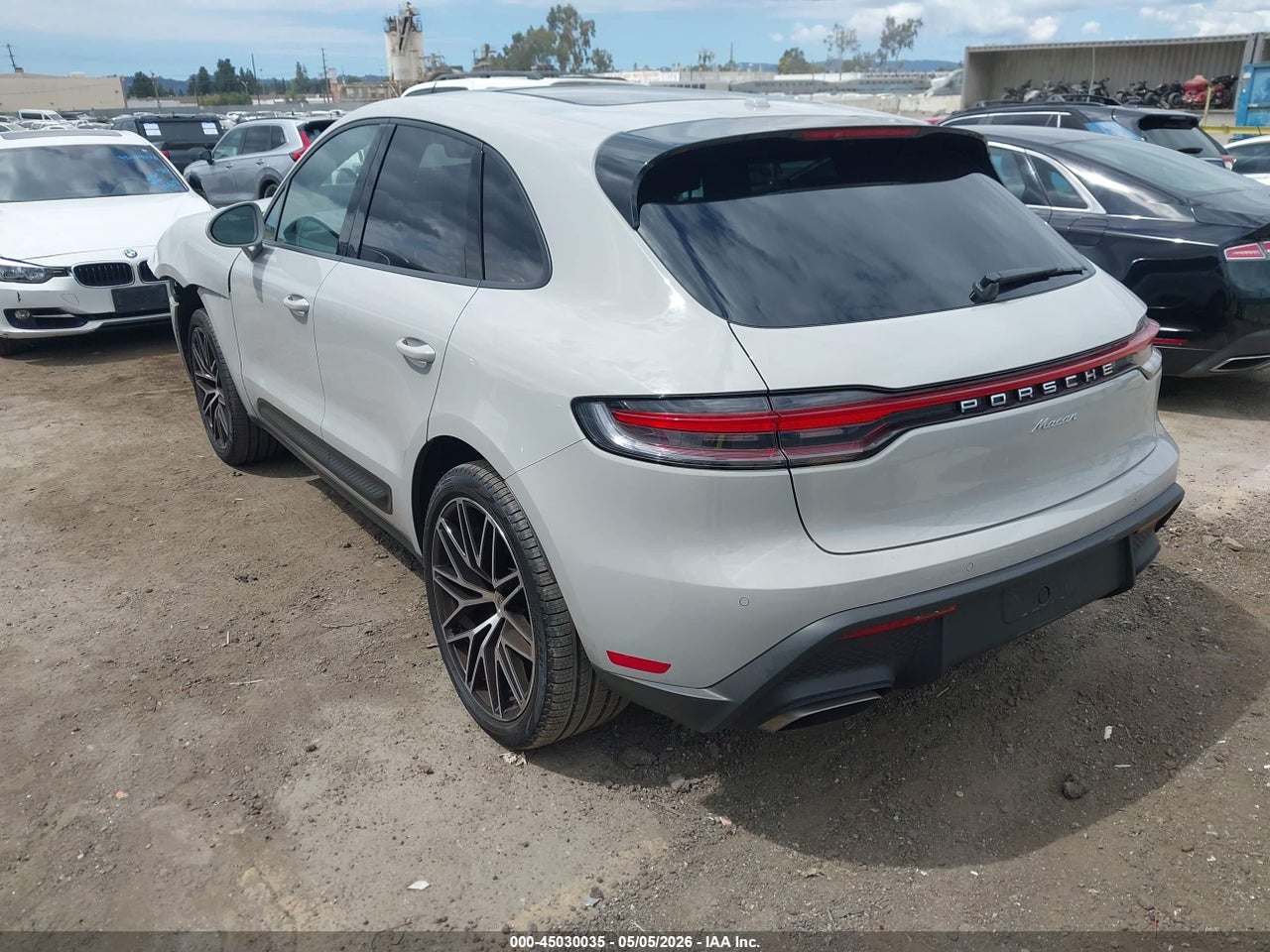 2025 PORSCHE MACAN T · 3/11