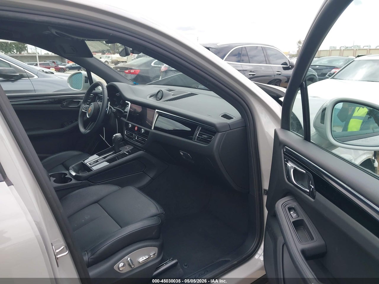 2025 PORSCHE MACAN T · 5/11