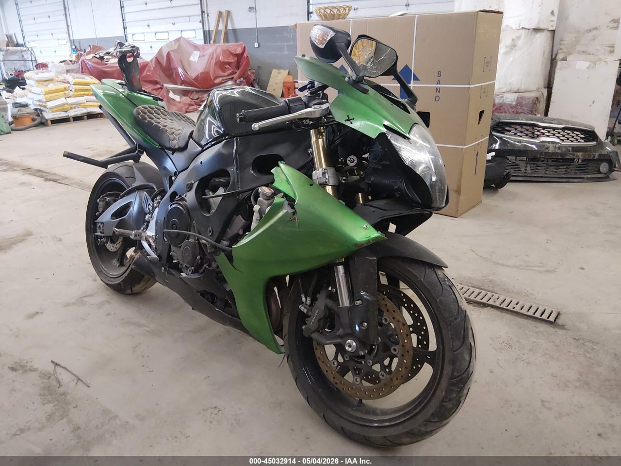 JS1GN7DA762****** · 2006 SUZUKI GSX-R600 K6