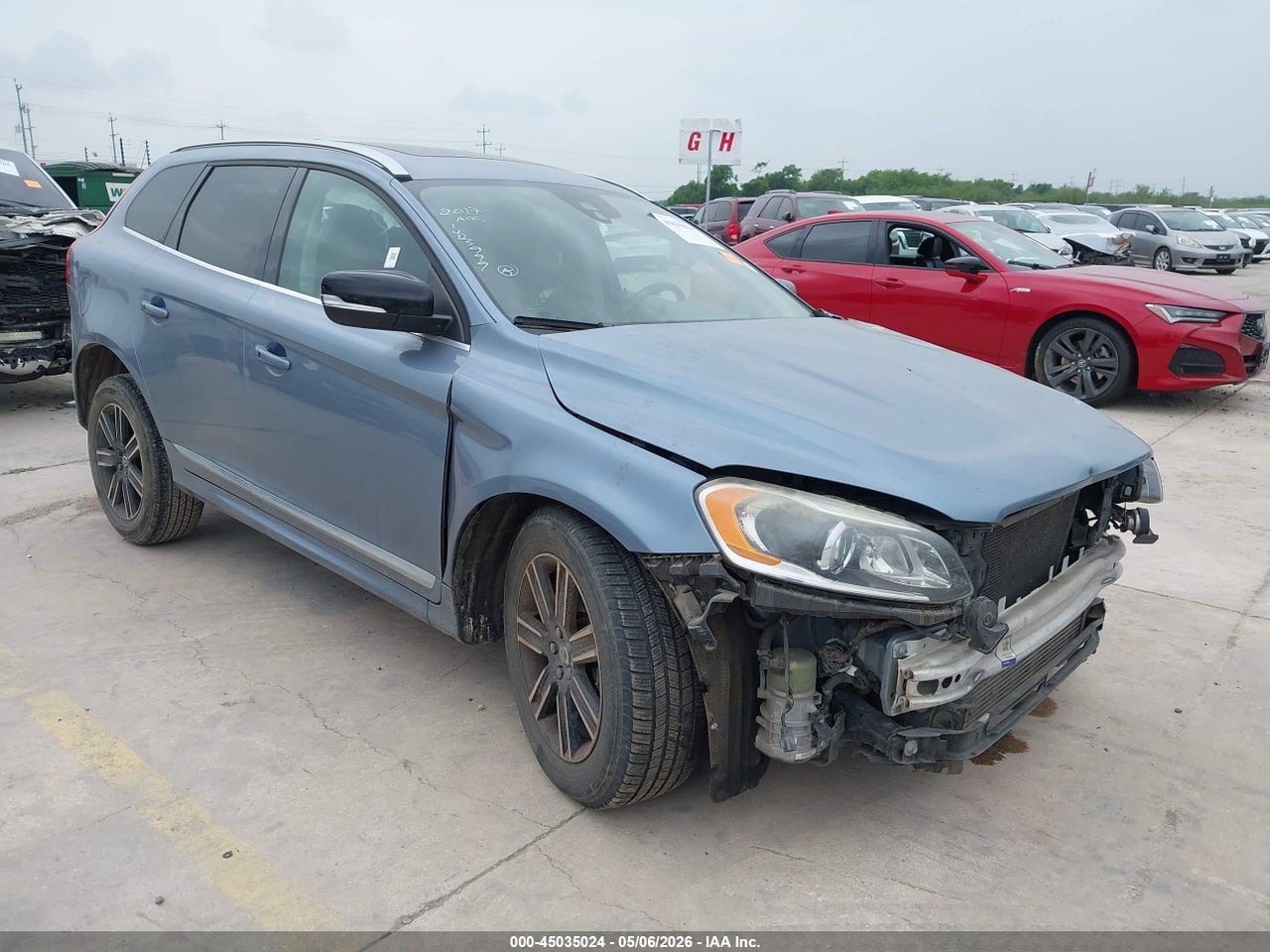 YV440MDR4H2****** · 2017 VOLVO XC60 T5 DYNAMIC
