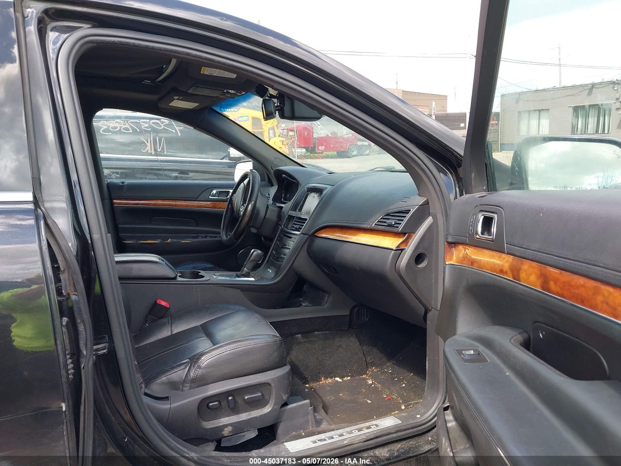 2013 LINCOLN MKT LIVERY · 5/11