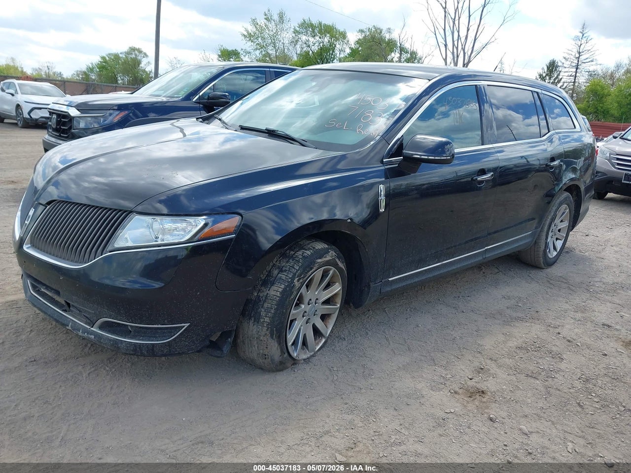 2013 LINCOLN MKT LIVERY · 2/11