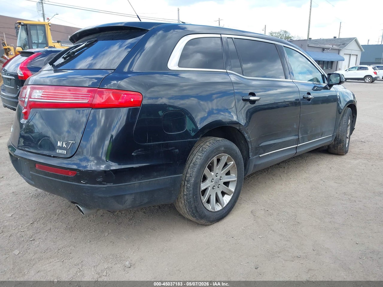 2013 LINCOLN MKT LIVERY · 4/11